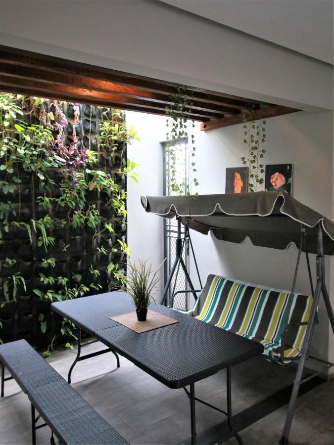 Bale Resident Hostel Jakarta Buitenkant foto
