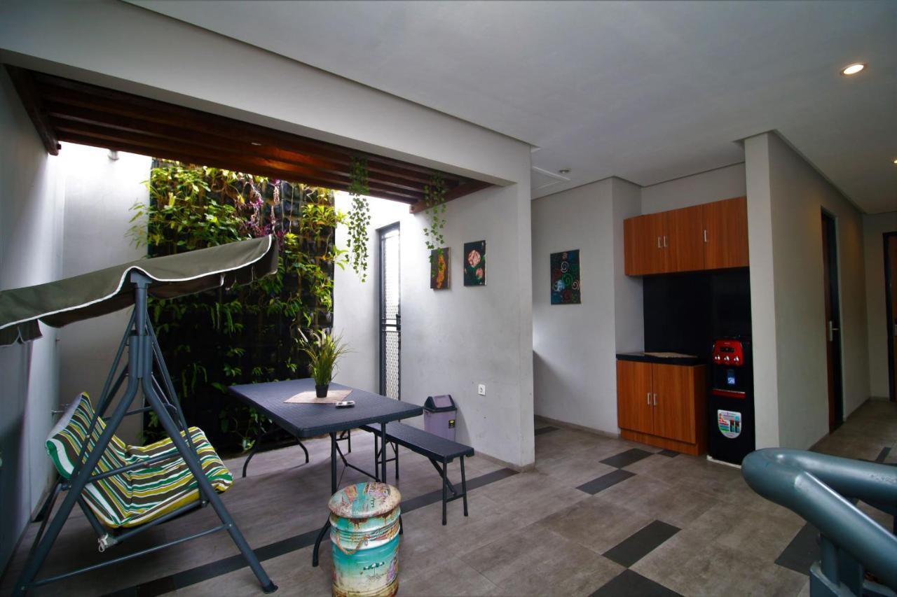 Bale Resident Hostel Jakarta Buitenkant foto