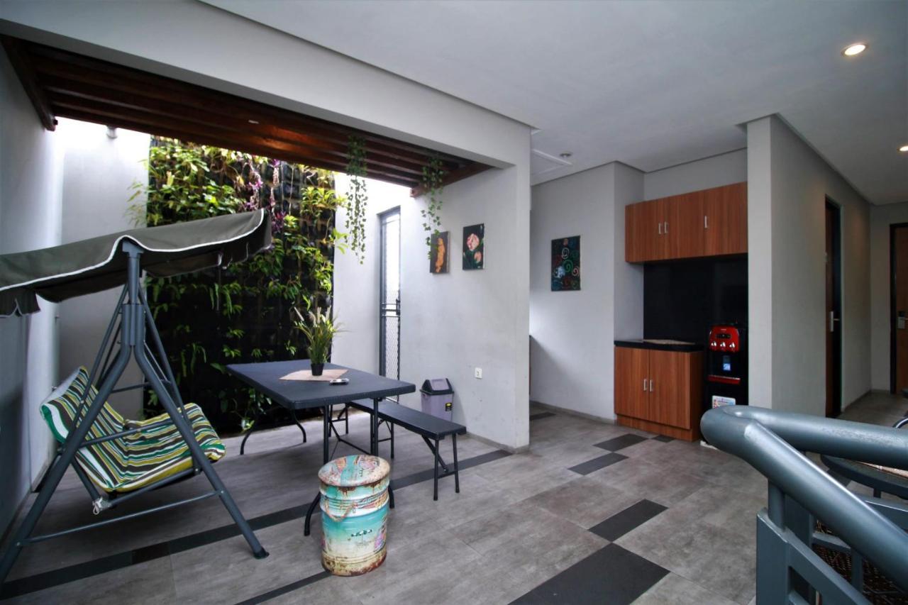Bale Resident Hostel Jakarta Buitenkant foto